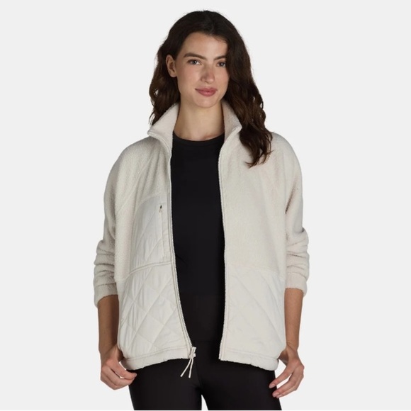 Avia Women's Quilted Fleece Jacket - Picture 3 of 5